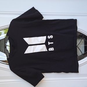BTS- T-shirt - Sz M